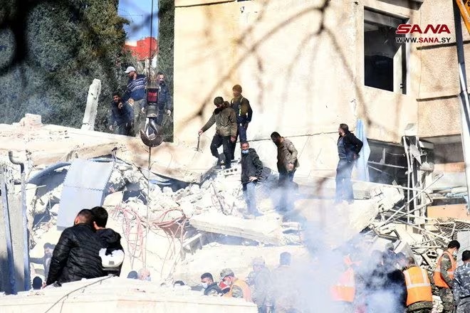 Israel ataca a capital da Síria, e 4 oficiais da Guarda Iraniana morrem, afirma fonte
