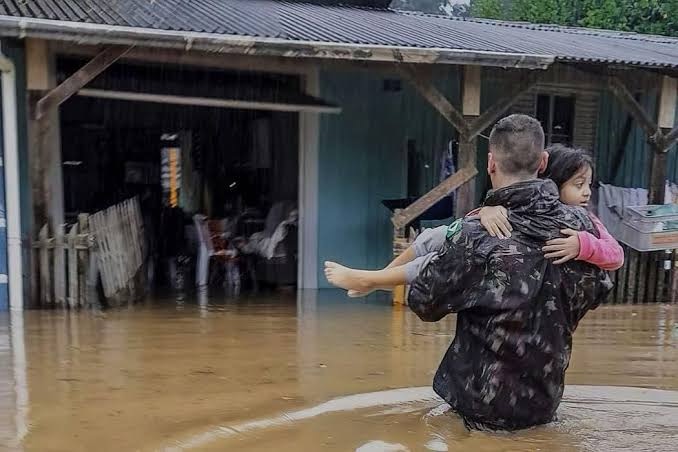 Atendimento psicológico também é uma forma de ajudar as vítimas das enchentes no Rio Grande do Sul